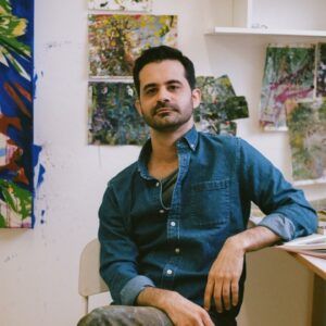 Color photograph of artist José Jun Martínez in his studio.